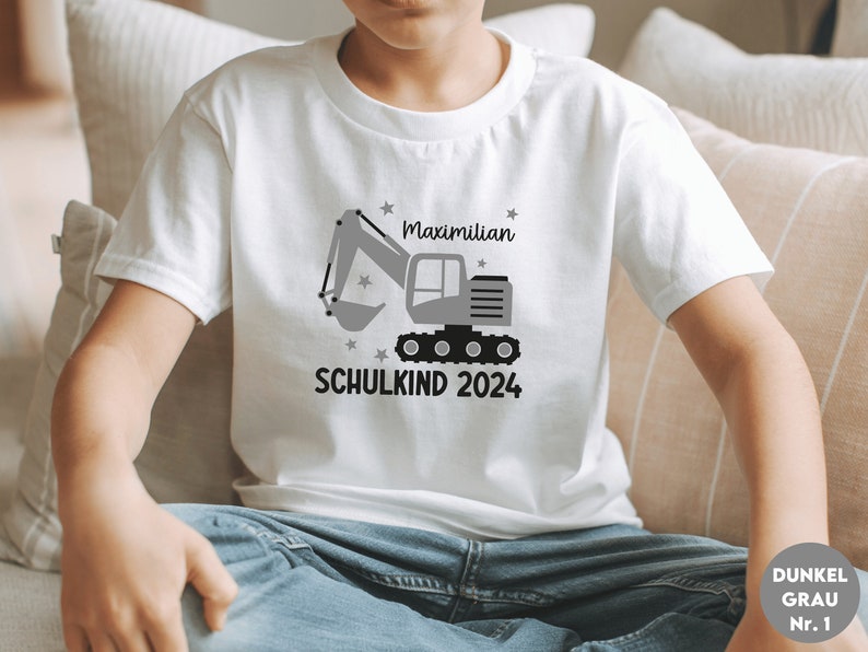 T-shirt blanc Schulkind 2024 avec pelle et étoiles, imprimé dans la couleur souhaitée Je l'ai personnalisé avec mon nom Je porte la tenue du premier jour d'école image 6
