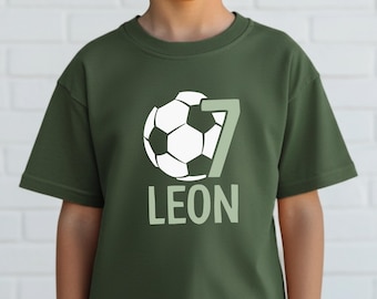 Verjaardagsshirt met voetbalthema voor kinderen, groen, gepersonaliseerd met leeftijd en naam, opdrukpositie naar keuze | Verjaardagsoutfit, verjaardagscadeau voor kinderen