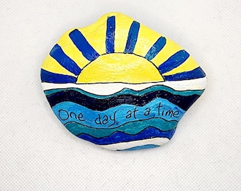 Handgeschilderde zonsopgangrots: inspirerend bureaudecor, 'One Day'