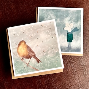 Lot de deux cartes illustrées de photos de Robin et d'une souris pour lui, elle et eux, vous pensez à vous pour l'hiver ou pour décorer une étagère dans votre maison.