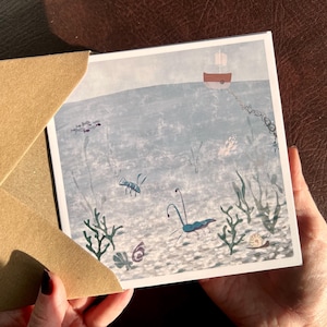 Art de crevettes et de homard sur une carte de voeux vierge avec des créatures marines d'amis de l'océan dans l'eau bleue Illustration sur une carte de haute qualité ou avec un rapport qualité-prix