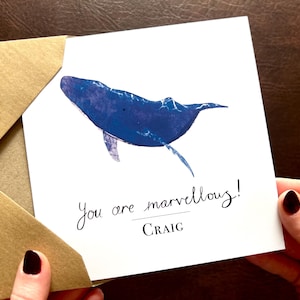 Carte de félicitations personnalisée avec image de baleine bleue et message d'affirmation positive pour dire bravo, bonne chance ou donner confiance