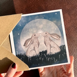 Carte d'art vierge faite à la main avec des lièvres de la lune céleste pour toutes les occasions, par exemple une carte de voeux gothique de sorcellerie pour la Saint-Valentin ou un anniversaire sombre dans le monde universitaire