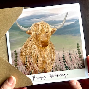 Carte d'art de luxe vache Highland pour lui ou elle avec impression de paysage de campagne Yorkshire Dales pour randonneur amoureux des animaux ou promeneur