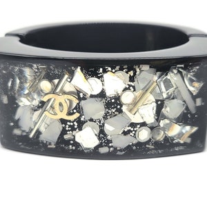 Chanel CC Silver Bangle Bracelet One Size (Alt) – TrendyZ