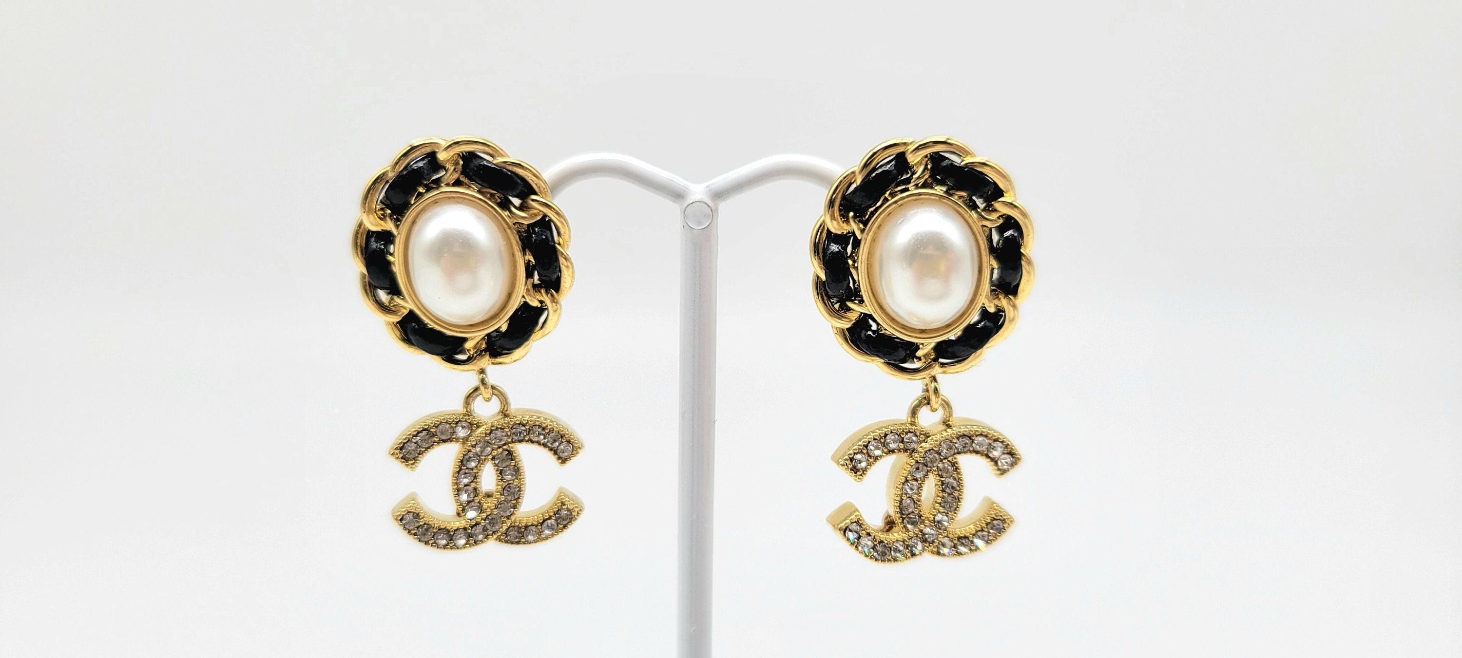 【心奪うデザイン】【CHANEL】Pendant Earrings Glass Pearls Pendant earrings - Metal, glass pearls & strass, gold, blue