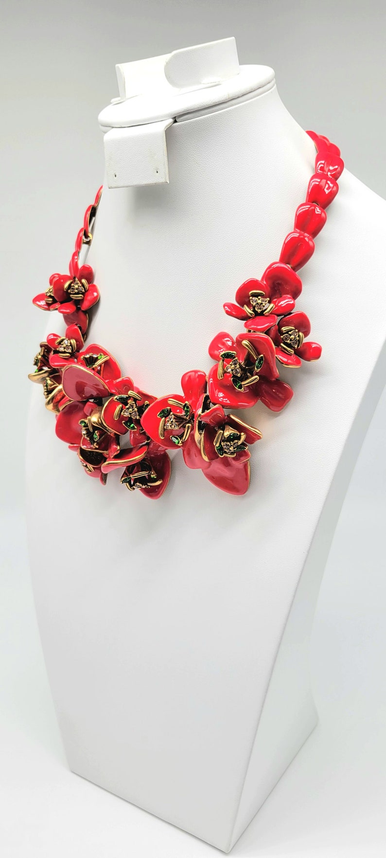 Collier Sabika 'Hopeful Flower' Fleur Rouge - Édition Limitée Hiver 2016 Retirée - Neuf Sans Boîte