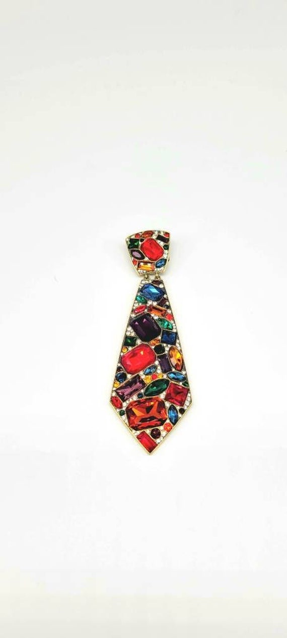 necktie brooch