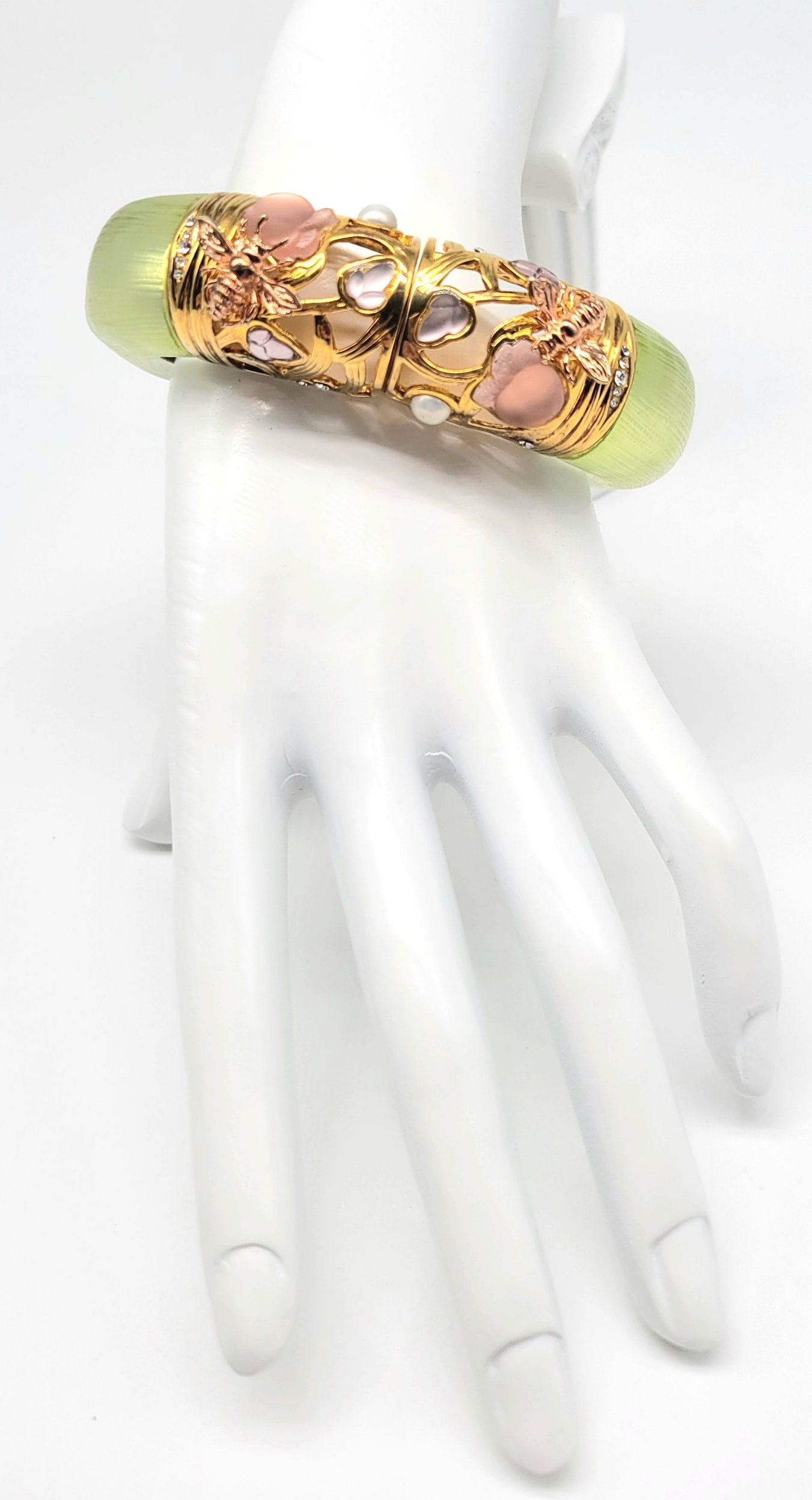 Silver Luminous Lucite Claw Hinge Bracelet | Silver Hinge