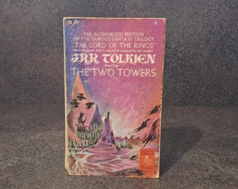 The Two Towers J.R.R. Tolkien Vintage 1966 Paperback Lord Of The Rings