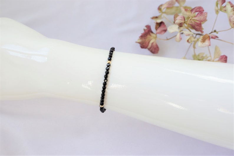 Schwarzer Turmalin Armband aus echt natürlichem Edelstein, Chakra-Yoga-Heilkristall, minimalistischer Stil Bild 2