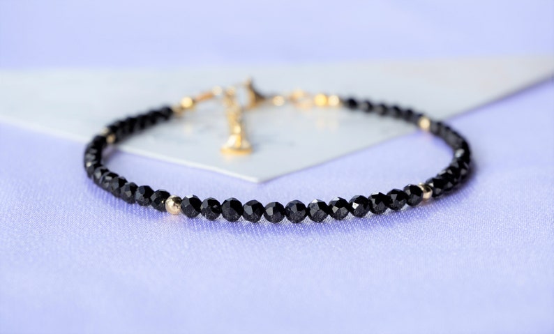 Schwarzer Turmalin Armband aus echt natürlichem Edelstein, Chakra-Yoga-Heilkristall, minimalistischer Stil Bild 1