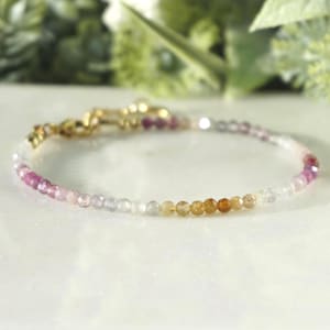 Braccialetto con rubino arcobaleno: perlina di pietra preziosa fatta a mano, cristallo curativo per i chakra