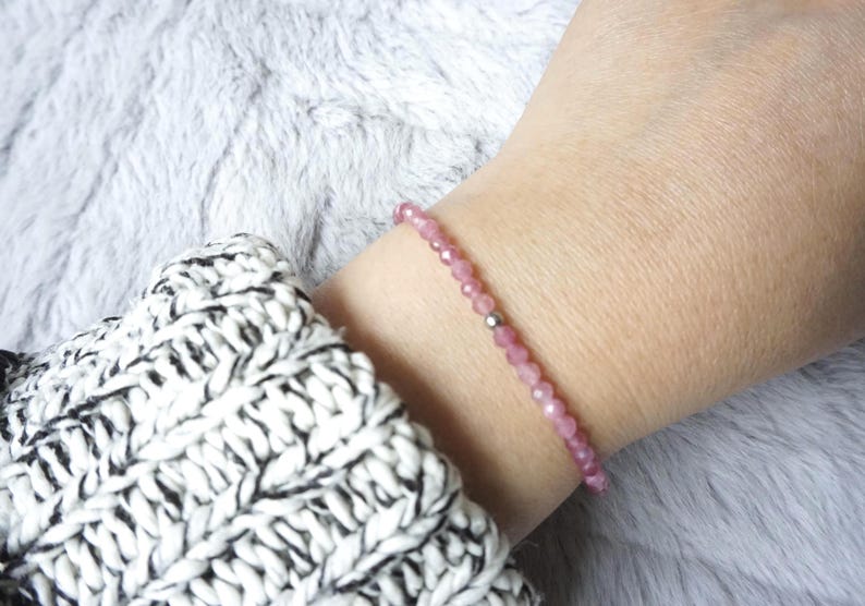 Roze TOERMALIJN-armband: minimalistische kralenarmband van 3 mm in facetten, geboortesteen oktober, sterrenbeeld Weegschaal. afbeelding 7