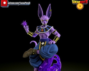 Puede incluir: Figurilla de anime de color morado y azul de un personaje con orejas de gato y un bastón. El personaje está sentado sobre una base de llama morada. La figurilla está sobre una base negra con un borde dorado.