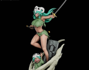 Puede incluir: Figura detallada de un personaje del anime Bleach, con una mujer vestida de verde con una máscara de calavera, sosteniendo una espada. Una figura más pequeña está en la base. La figura está sobre un fondo negro, con el texto "KAIDAN" y "Bleach".