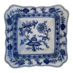 Early 1900&#39;s Villeroy and Boch Faience Blue and White Bowl Dish
