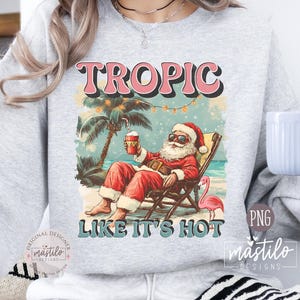 Trópico como si fuera caliente PNG Santa Beach Sublimación Diseño Retro Navidad en julio Gráfico Divertido Vacaciones Tropical Camiseta Imprimible Clipart