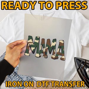 Retro camouflage 'Mama'-tekst DTF-overdracht, groene en bruine camouflage, klaar om te drukken, vintage militaire stijl png-ontwerp, direct naar film