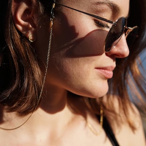 Thin golden eyeglass chain MARTINIQUE soleash®, high-quality handcraft, shiny eyeglass jewelry with fine chain links