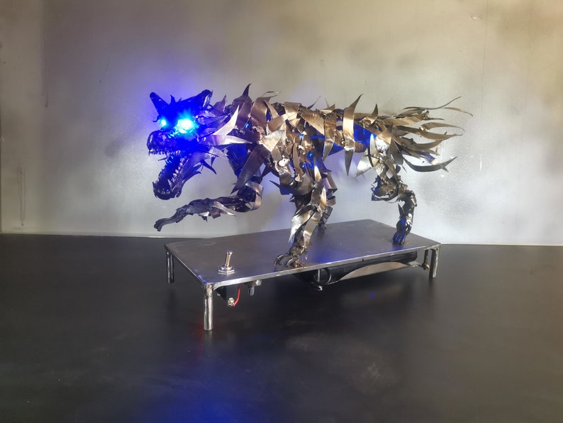 Wolf Metal Sculpture aura Small, Compact Art Decoration Statue for Your