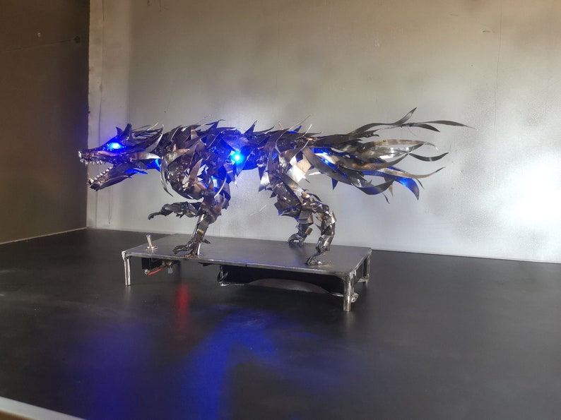 Wolf Metal Sculpture aura Small, Compact Art Decoration Statue for Your