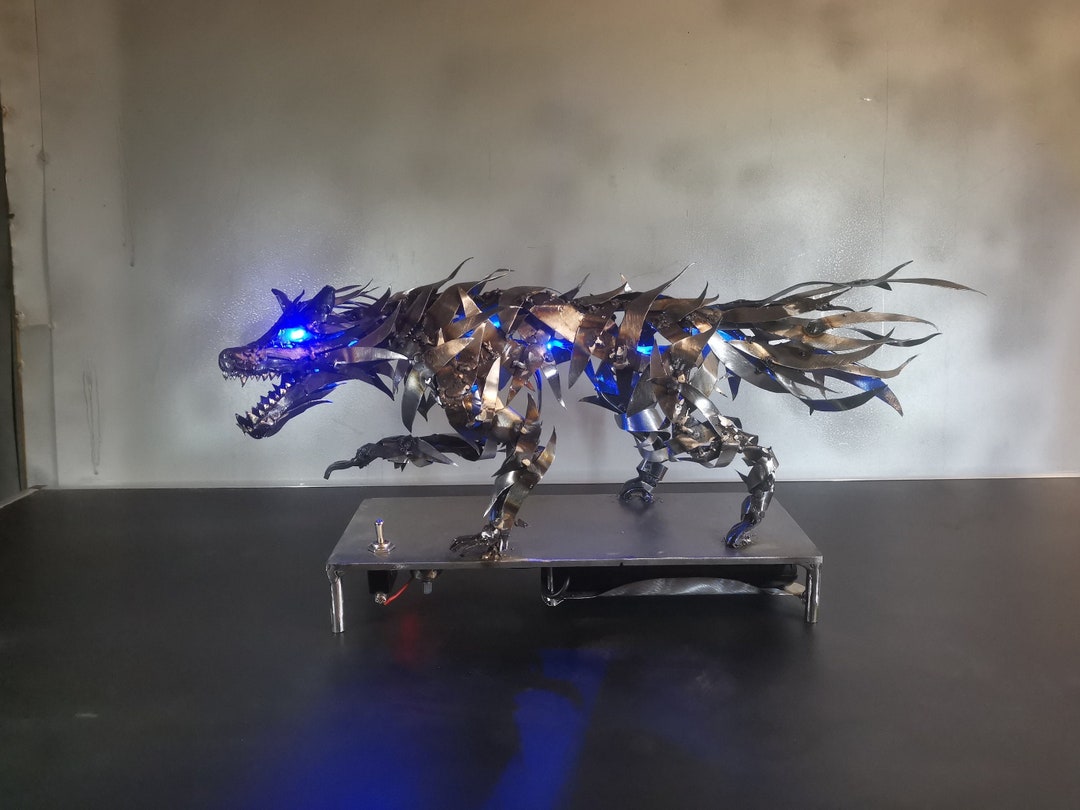 Wolf Metal Sculpture aura Small, Compact Art Decoration Statue for Your