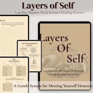 Könnte beinhalten: Digitales Journal mit dem Titel "Layers of Self" mit beigem Hintergrund. Das Journal beinhaltet eine 30-tägige Schattenarbeit und innere Heilpraxis. Das Cover zeigt den Titel und eine Grafik von Händen, die eine Pflanze halten. Zusätzliche Seiten sind sichtbar.