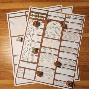 Puede incluir: Una hoja de personaje para un juego de rol, con el título "Blood Hunter" y una sección para "Order Feature". La hoja está llena de dados y números, que indican las estadísticas y habilidades de un personaje.