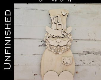 DIY St Patrick's Gnome Shelf Sitter, Make your own leprechaun