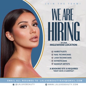 Puede incluir: Un gráfico rosa y blanco con la cara de una mujer y el texto "We Are Hiring" en negro. El texto "At Our Inglewood Location" está debajo del texto principal. Una lista de títulos de trabajo está debajo del texto de la ubicación: Hairstylists, Nail Technicians, Lash Technicians, Estheticians, Makeup Artists. El texto "A Booking Site Is Required *Must Have A Clientele*" está debajo de la lista de títulos de trabajo. El texto "Email All Resumes To laluxebeautybar@gmail.com" está en la parte inferior del gráfico. Los textos "@laluxebeauty" y "www.laluxebeauty.com" están debajo de la dirección de correo electrónico.