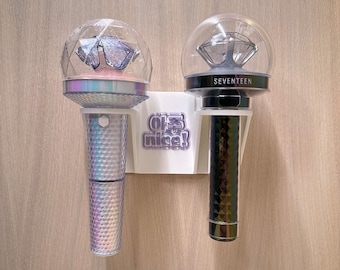 Supporto da parete per lightstick Seventeen Caratbong: versioni 2 e 3.