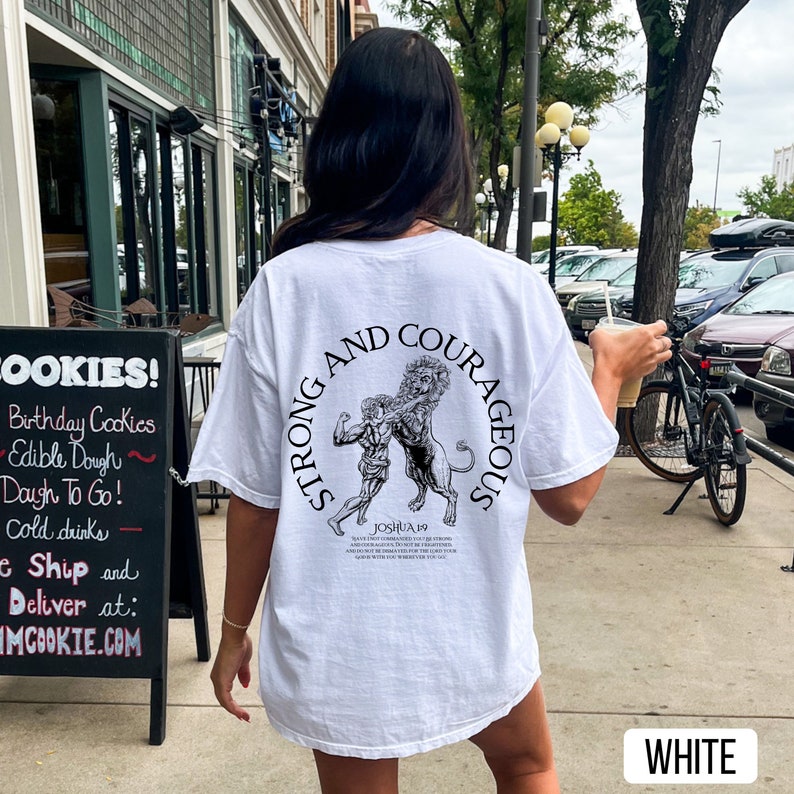 Strong and Courageous Shirt, White Comfort Colors Shirt, Christian Pump Cover, Bible Verse Tshirt, Muscle Mommy, Trendy Oversized Christian Shirt, Gym Workout Shirt, Weightlifting Shirt