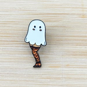 Sexy Ghost with Legs Soft Enamel Pin, Cute Ghost Enamel Pins, Spooky Cartoon Brooches, Fun Jewelry Gifts for Friends, Novelty, Halloween