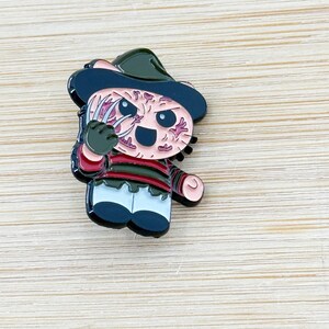 Katze Freddy Katze Soft Enamel Pin, Anstecknadel, Horror Film Pin, Unikat Pin, Nostalgie Sammler Pin, Retro Pin, 90er Jahre Pin