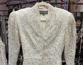 ON SALE Vintage Ecru Lace Wedding Jacket, Puffed Sleeves, Padded Shoulders, Outback Red Heirloom Collection, Size 8