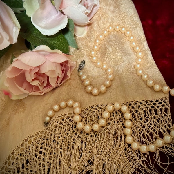 A Simple Strand of Vintage Pearls, Shell Pearl Necklace, 20 Inch Strand