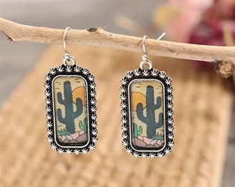 Boucles d'oreilles vives avec paysage de cactus au coucher du soleil - Bijoux pendants et pendants, forme rectangle, alliage argenté, style rétro, accessoire unique pour femme.