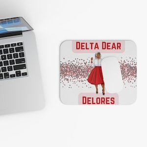 Delta Dear, Classy Lady Crimson and Cream 1913 Mousepad, Alfombrilla de ratón inspirada en Delta Sigma Theta