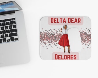 Delta Dear, Classy Lady Crimson and Cream 1913 Mousepad, Alfombrilla de ratón inspirada en Delta Sigma Theta