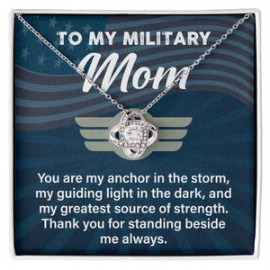 To My Military Mom Geschenke, Liebesknotenhalskette für Mama, Weihnachten, Geburtstagsgeschenk für Mütter, Mama Schmuckidee mit Nachricht und Geschenkkarte