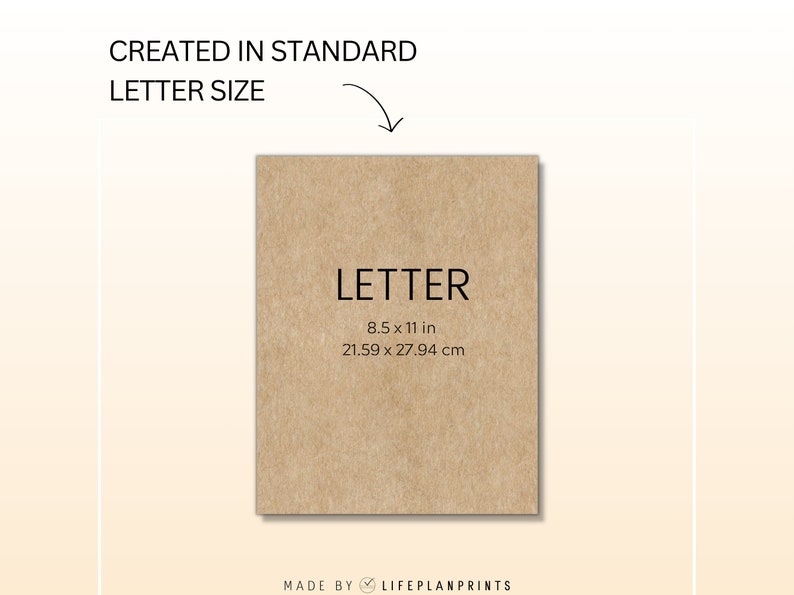 Może przedstawiać: Brązowa karta papierowa z tekstem "LETTER" w czarnym kolorze. Karta przedstawia wymiary standardowego papieru w formacie listowym w calach i centymetrach: 8,5 x 11 cali i 21,59 x 27,94 cm. Na dole karty znajduje się tekst "MADE BY LIFEPLANPRINTS" w czarnym kolorze.