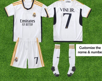 Madrid Vini # 7 Neues Heim Kinder Fußball Trikot & Shorts mit Socken Set für Jungen und Mädchen, handsigniertes Vini jr Real Madrid Heimtrikot