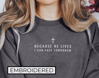 Geborduurd christelijk sweatshirt vrouwen bijbelvers sweatshirt Faith Apparel christelijke kleding cadeaus voor haar omdat hij leeft Jezus Ronde hals