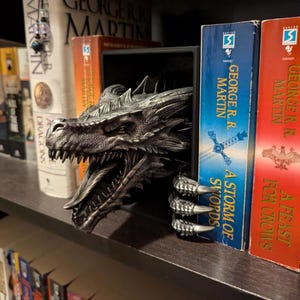 ドラゴンの目覚めブックヌーク – 3Dプリントの傑作