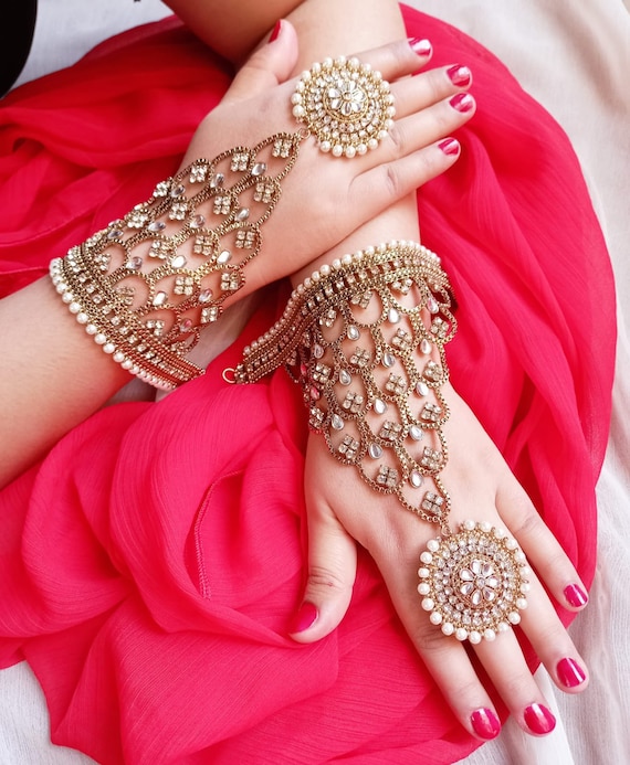 31 Bracelet Mehndi Design To Get That Unique Look