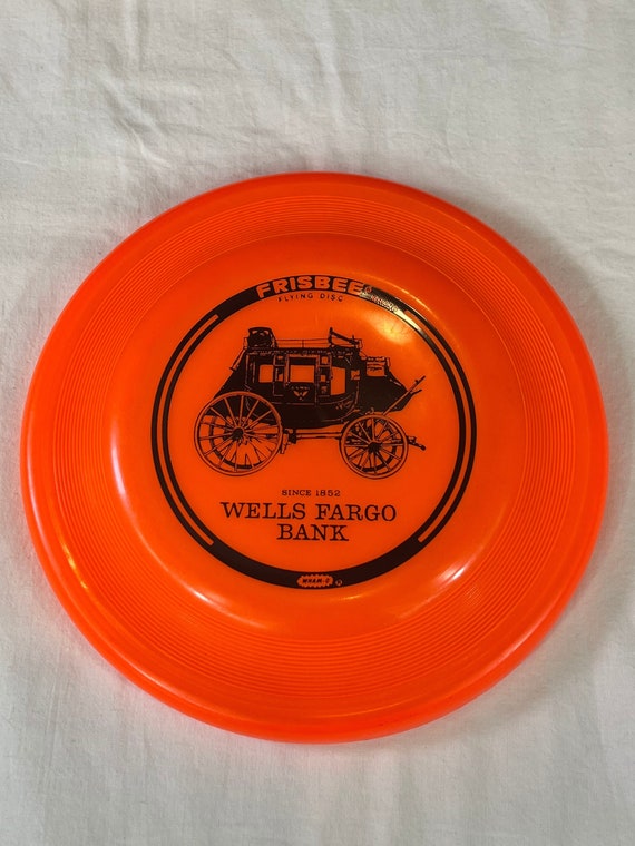 Fastback frisbee top