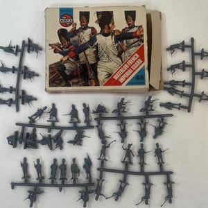 Waterloo French Imperial Guard Airfix 48 pc COMPLETE miniature soldier model kit vintage 1974 figure military history HO/OO Scale unused !