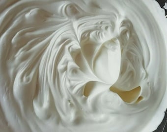 3 mantecas batidas orgánicas caseras (karité, mango, cacao) y aceites esenciales (no probados en animales)