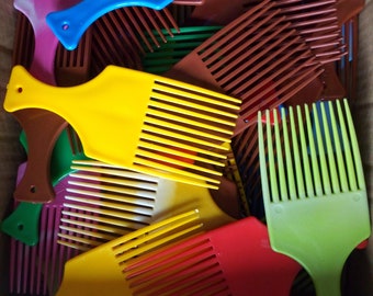 Sturdy Afro Comb Suitable for Detangling and Combing the Most Difficult Natural Hair